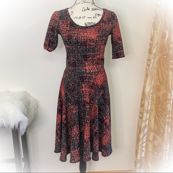 💕Like New Lularoe Nicole Fit & Flair Dress white on black and red💕 - Picture 3 of 10